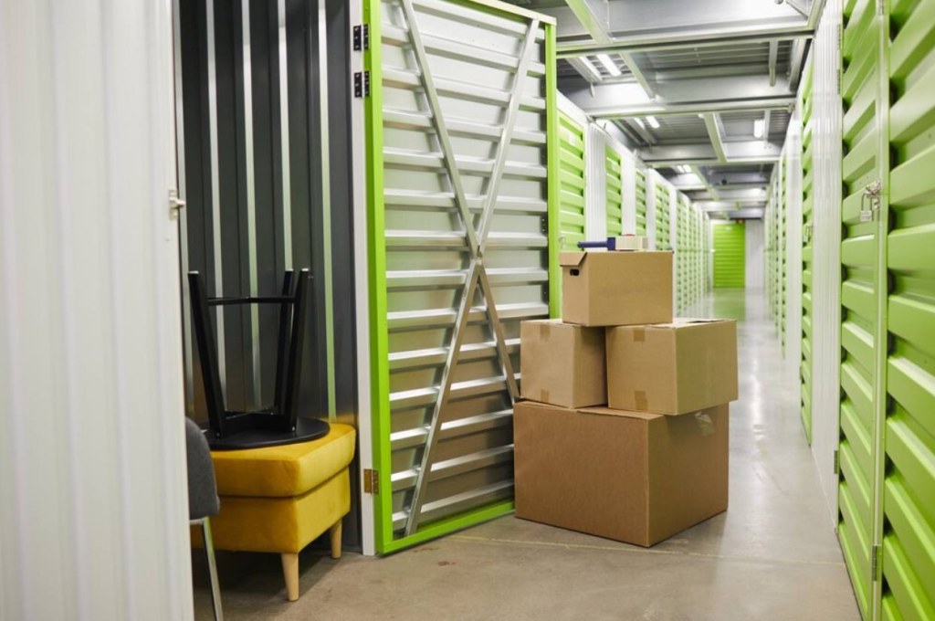 Picture of: Benefits of Storage for Commercial Use  Self Storage Plus